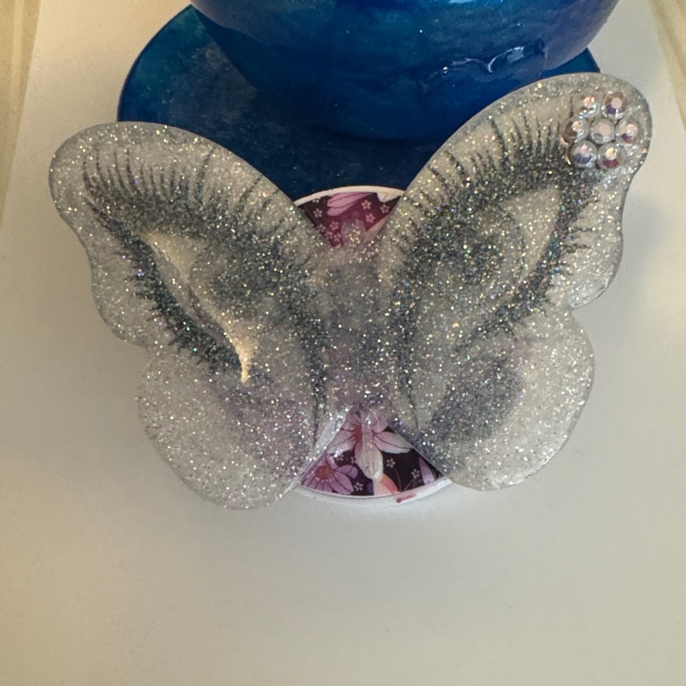 Silver Glitter Butterfly eyes pop socket - Picture 2 of 3